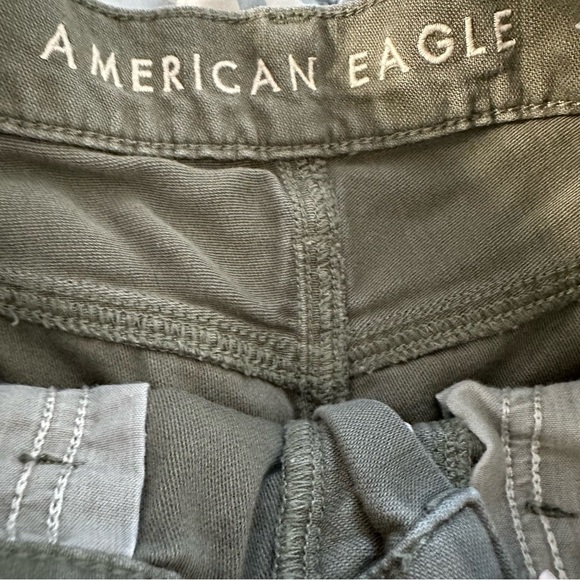 American Eagle women's size 4 distressed military green shorts - Picture 5 of 6